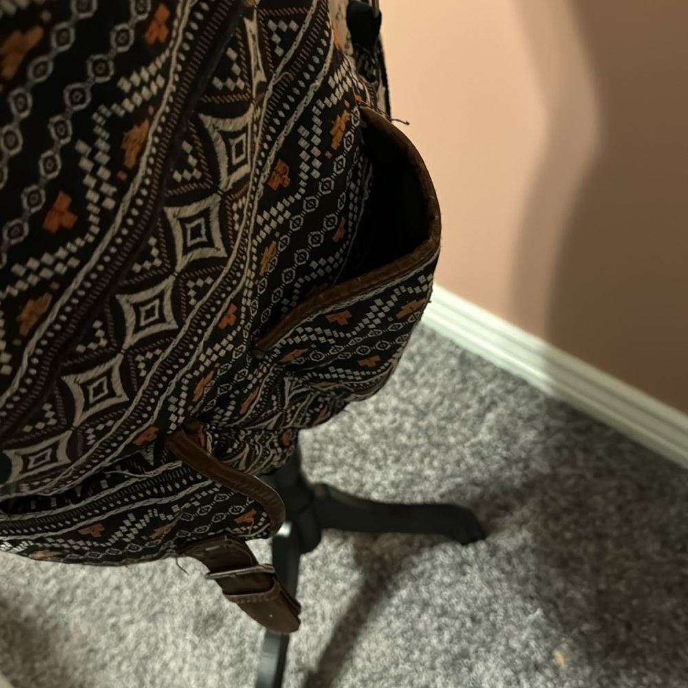 Backpack - Picture 4 of 9